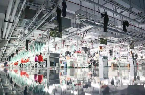 安踏逆袭 线上首次超越耐克阿迪，数字技术服务的崛起